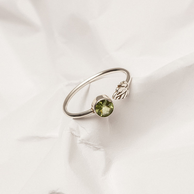 Anillo de Peridoto con Hojita