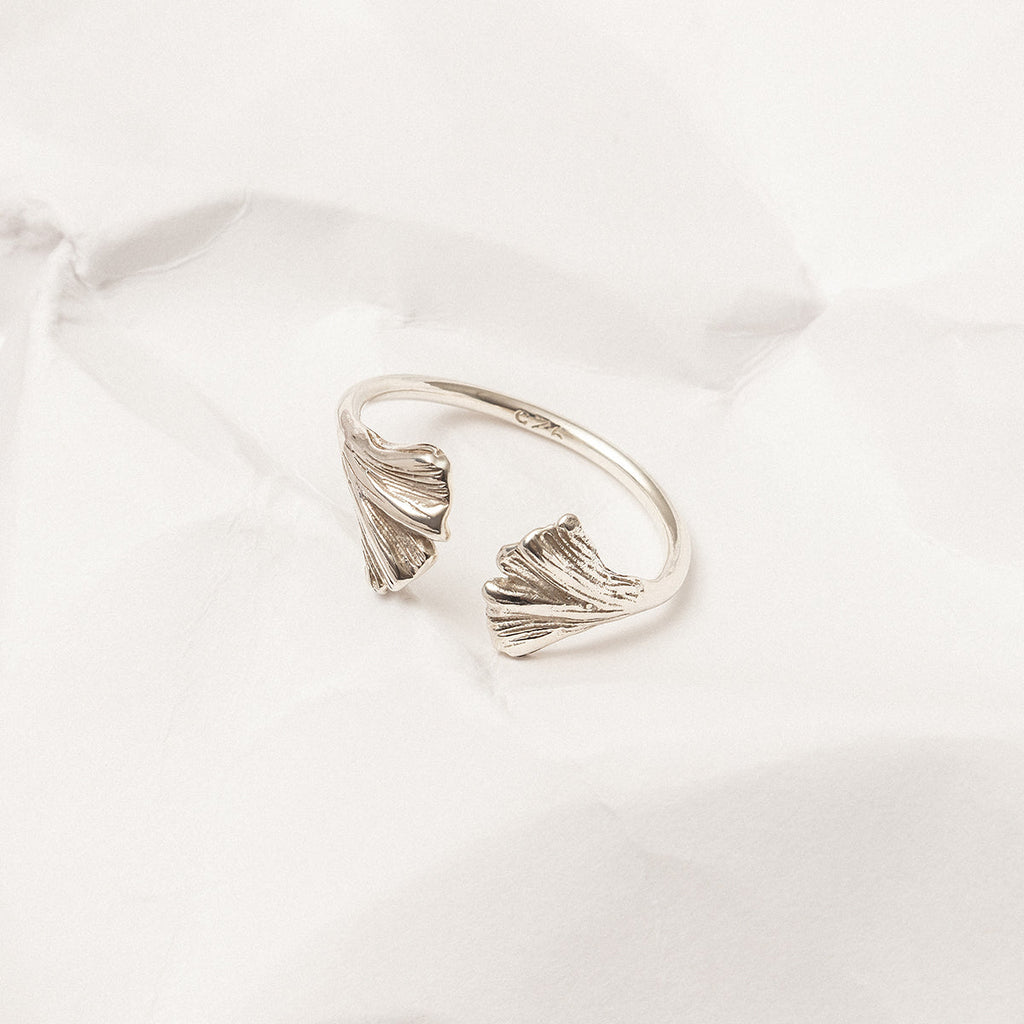 Anillo dos hojas de ginkgobiloba