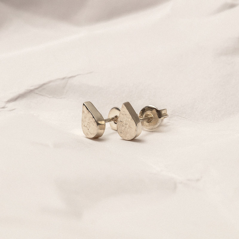 Aretes gotas martilladas